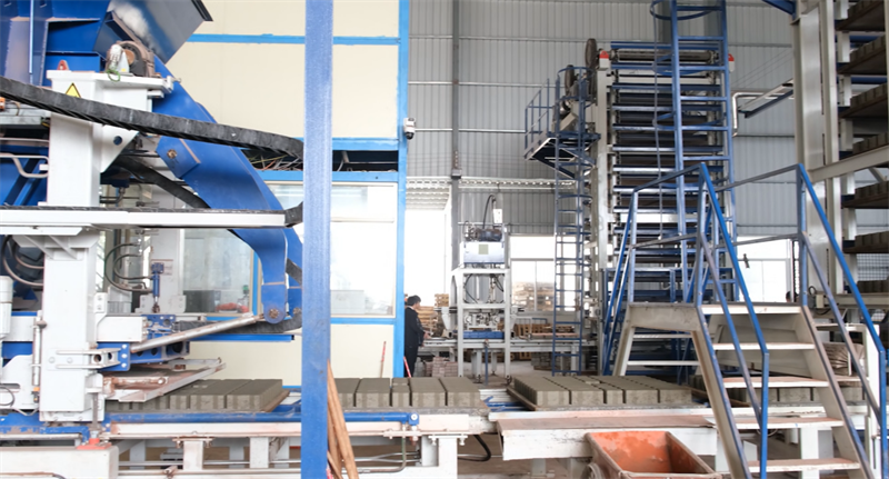 一機(jī)多磚、節(jié)能降碳，泉工策尼特15型打造綠色建材“泉工樣板”